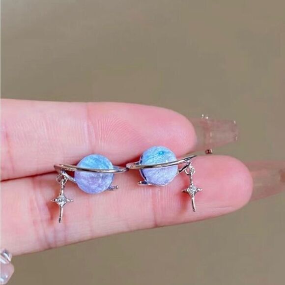 Planet Star Shaped Earrings - Picture 2 of 5